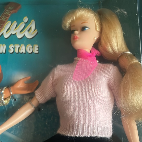 New in box Elvis and Barbie combined Barbie pair - Picture 2 of 9